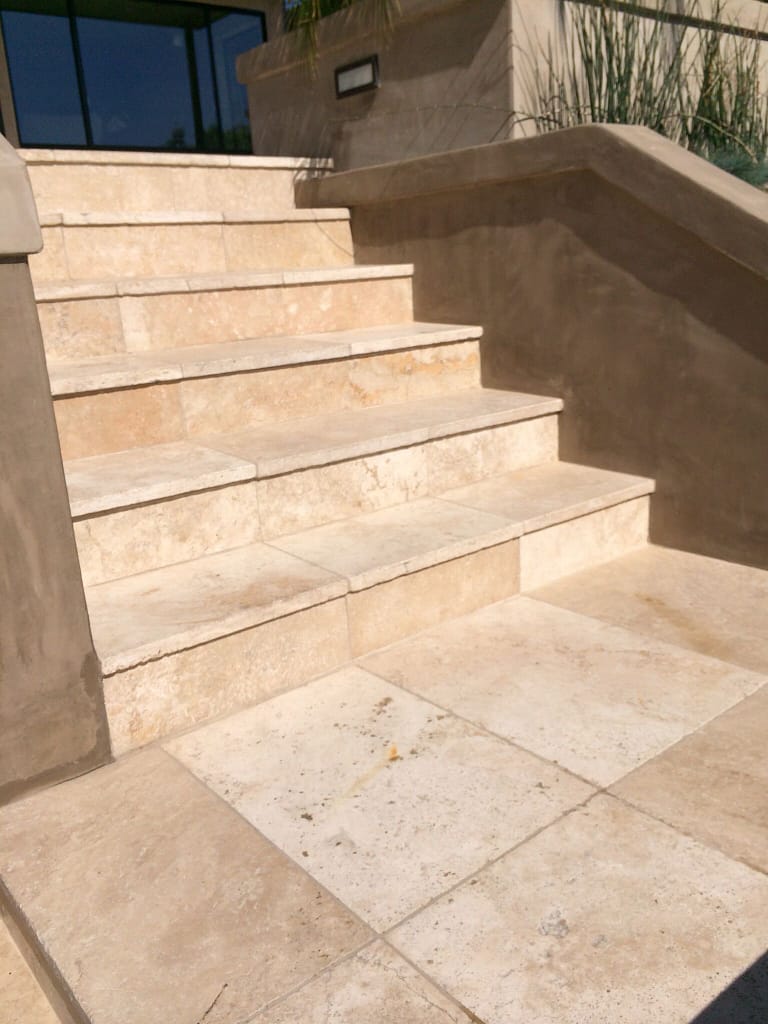 escalier en travertin